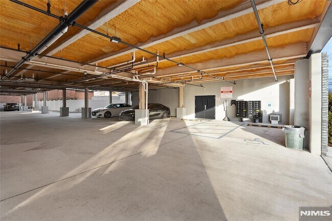 Building Photo - 51 E Main St