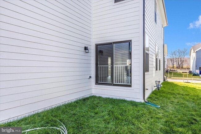 Building Photo - 461 Hanson St