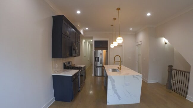 Building Photo - 1215 W Erie St