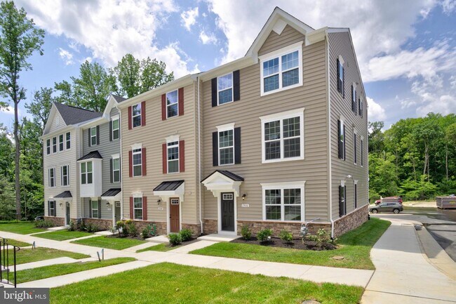 Building Photo - 2506 EMBER Ln