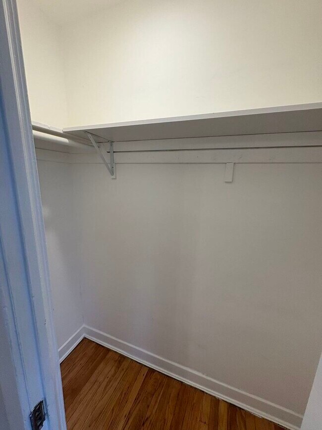 Building Photo - 7004 N Paulina St