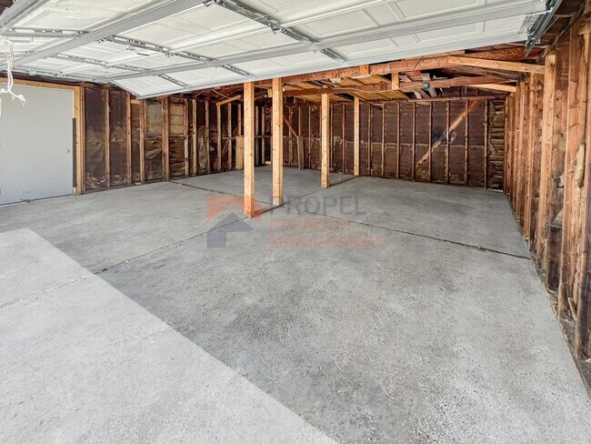Building Photo - 14387 Leonard Ave