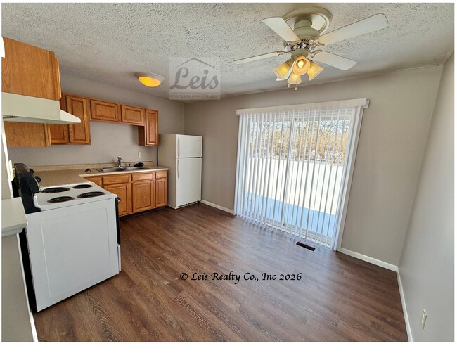 Building Photo - 1112 Skylark Dr