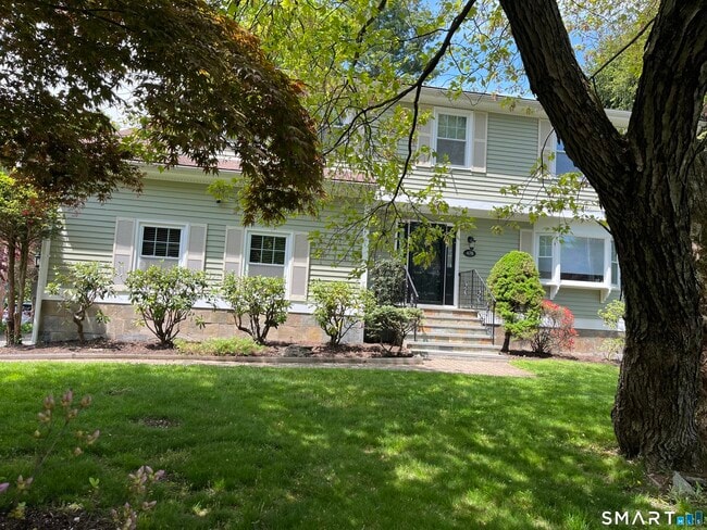 Building Photo - 476 Wilson St