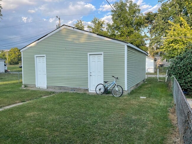 Building Photo - 1517 N Chester Ave