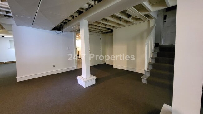 Building Photo - Beautiful Vintage 3 BD | 2.5 BA Home - Nob...