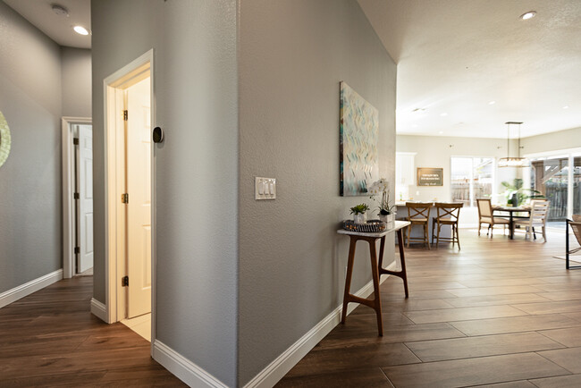 Building Photo - 563 Veneto Ct