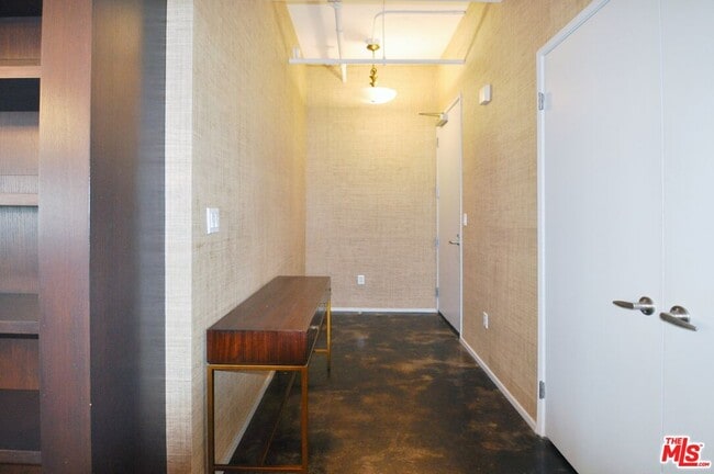 Building Photo - 849 S Broadway