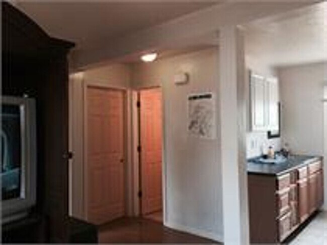 Building Photo - 363 N 800 W