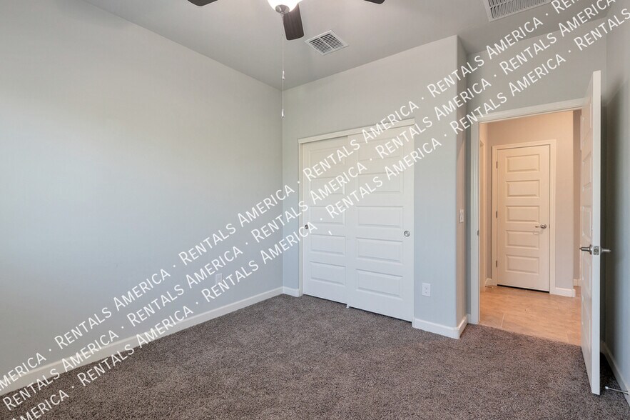 Building Photo - 543 W Weldon St