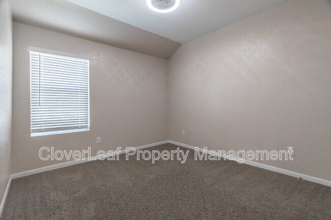 Building Photo - 422 Angel Trumpet Ct