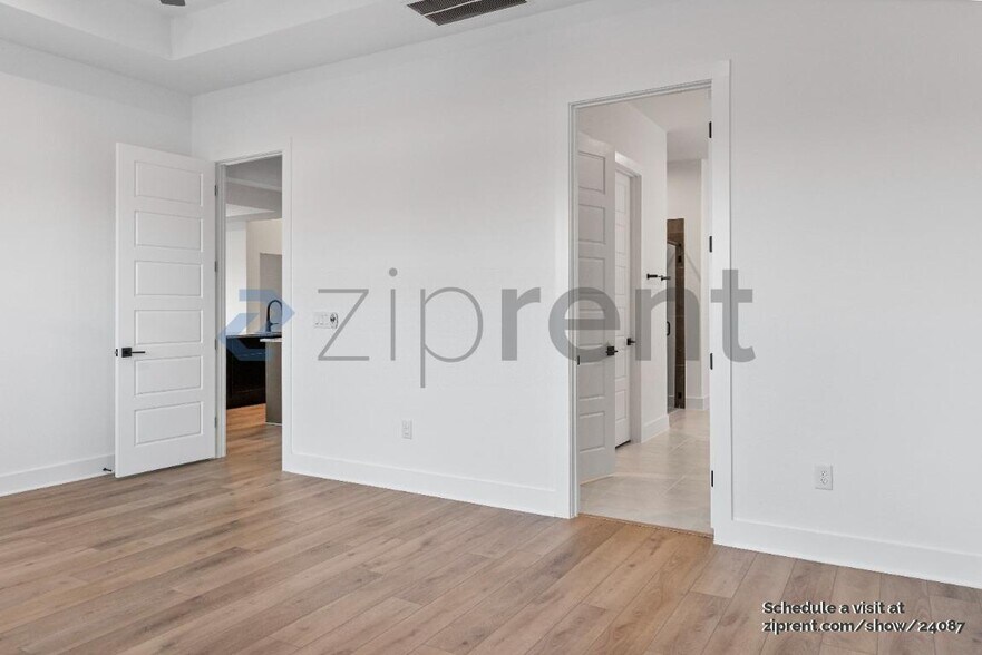 Building Photo - 616 Hallwood Dr