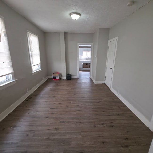 Building Photo - Multi Family Home 3 Bedroom and 1 Bath For Rent