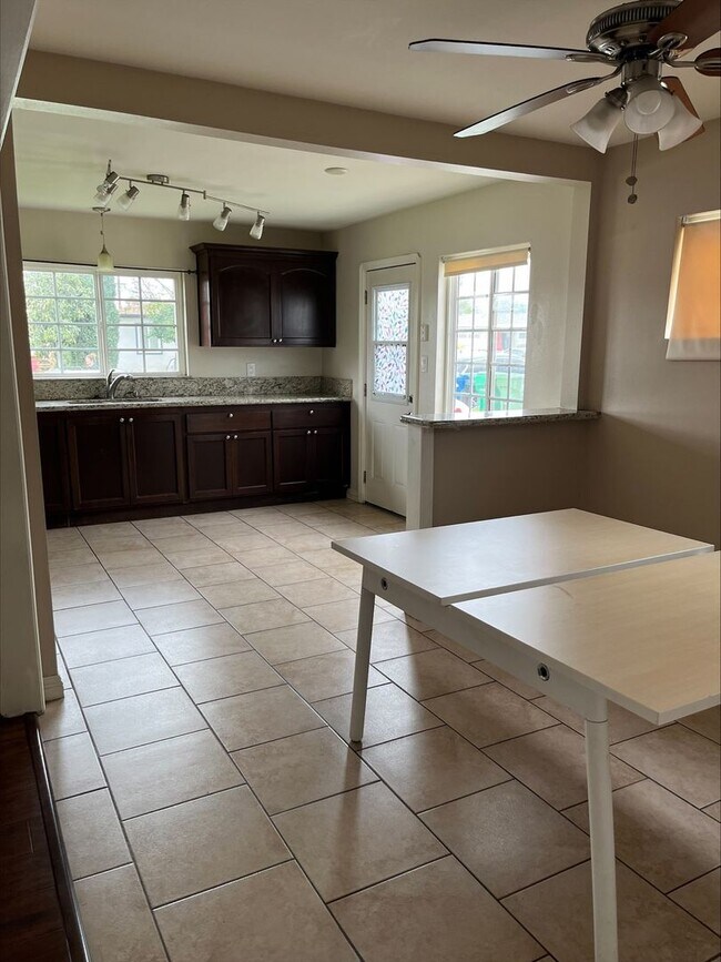 Building Photo - 3-bedrooms 2-bathrooms House for rent in Covina