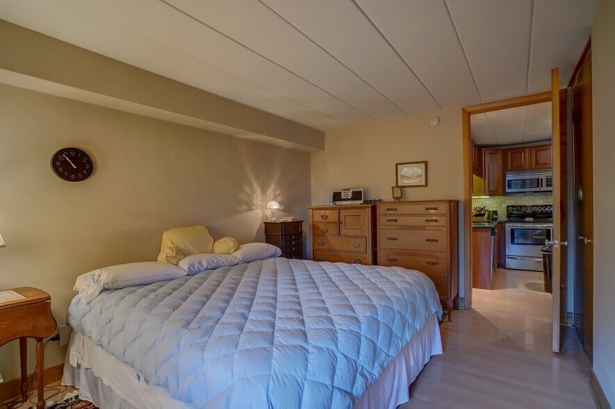 King bed, dressers and side tables all fit nicely - 2051 Allen Blvd