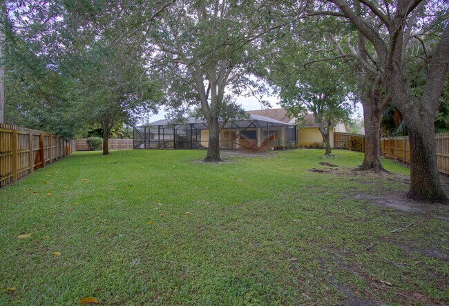 Building Photo - 1273 SW Albenga Ave