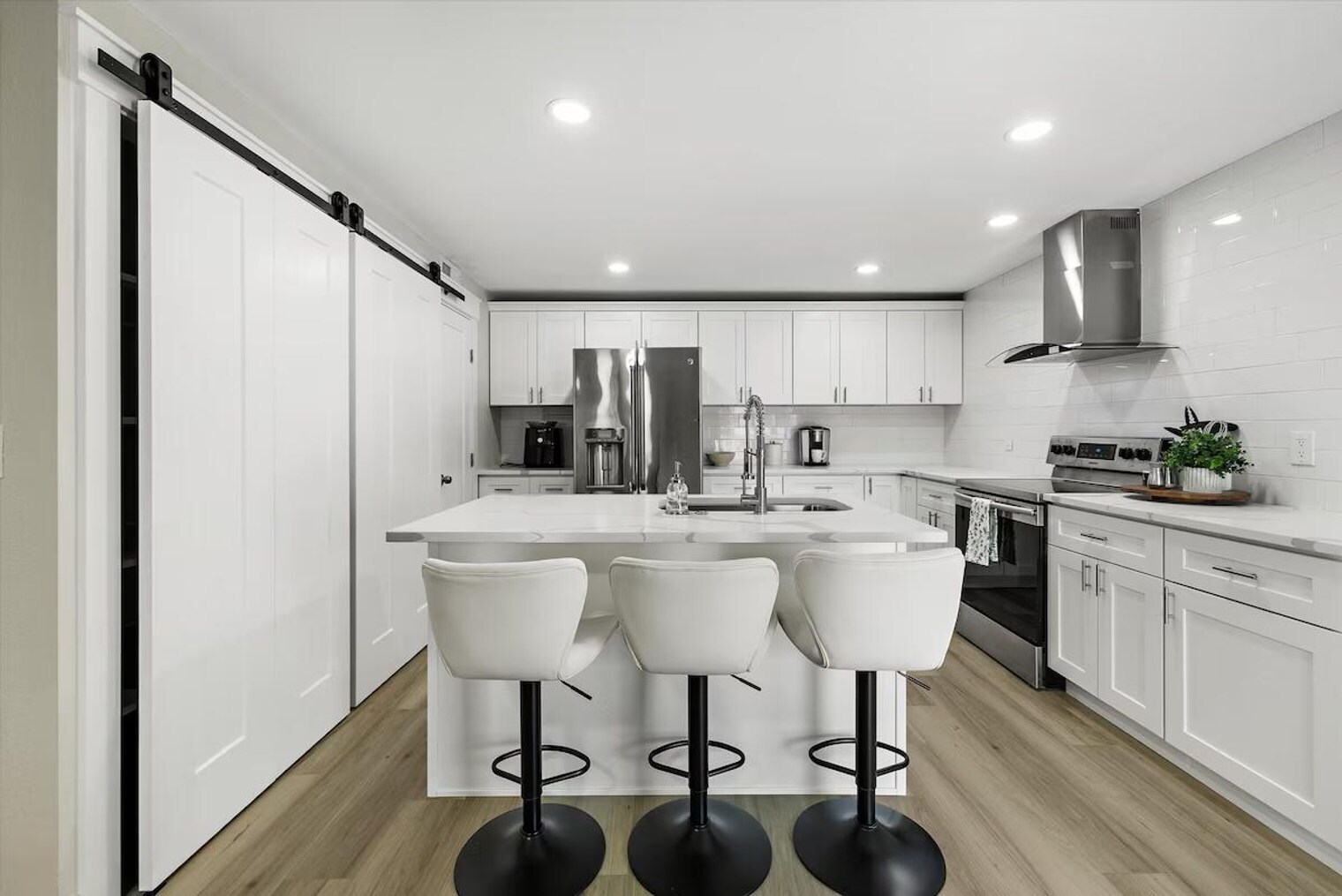 Building Photo - 2410 W Bruneau Pl