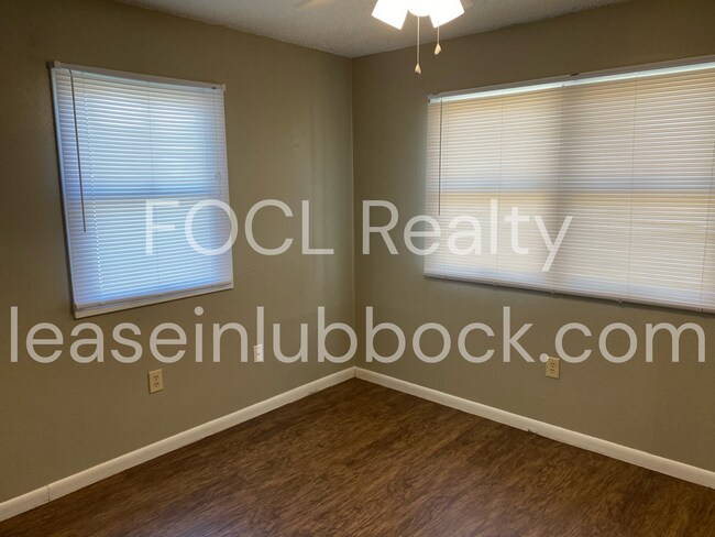 Building Photo - 510 Dowden Rd