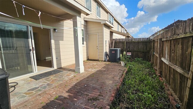 Building Photo - 7918 Barnes Ridge Ln