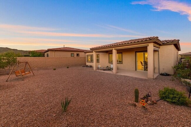 Building Photo - Beautiful home in Gated Dove Mountain Comm...