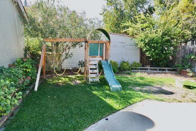 Building Photo - Willow Glen Classic