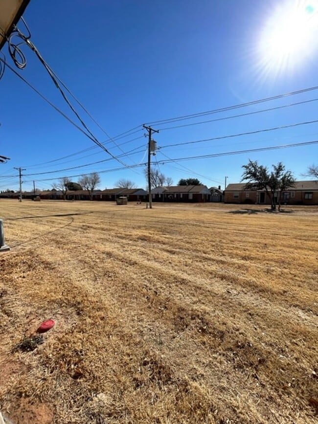 Building Photo - Rental
