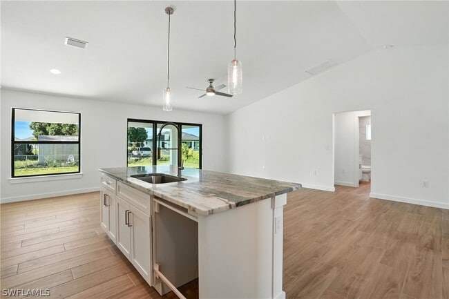 Building Photo - 2707 34th St SW