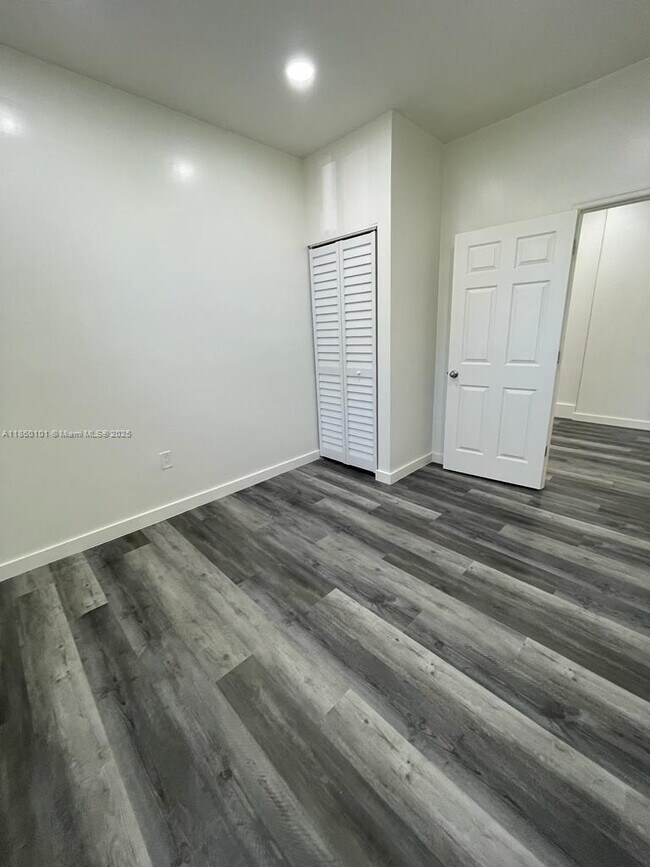 Building Photo - 2137 SE Glenrock Terrace