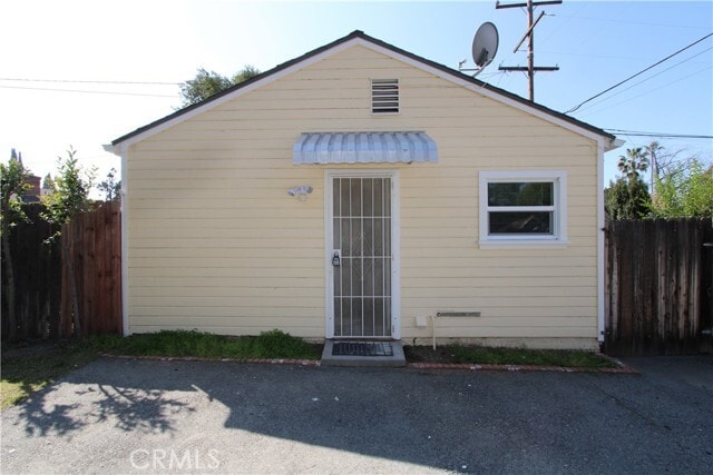 Building Photo - 915 N University St