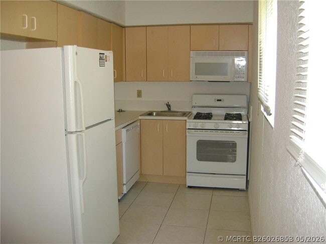 Building Photo - 2080 NE 167th St