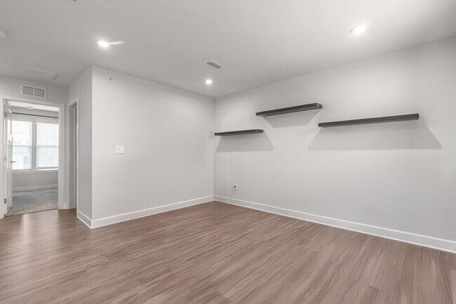 Building Photo - Stunning 3-Bedroom Townhouse in the Heart of South End!