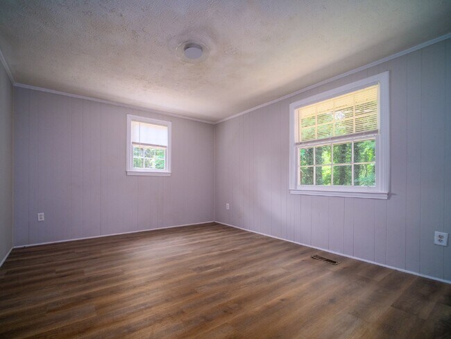 Building Photo - "Charming 3-Bedroom Retreat in Kings Mountain - Cozy 1050 sqft Home!"