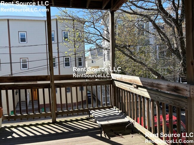 Building Photo - 565 Somerville Ave