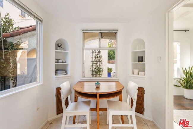 Building Photo - 360 Canon Dr