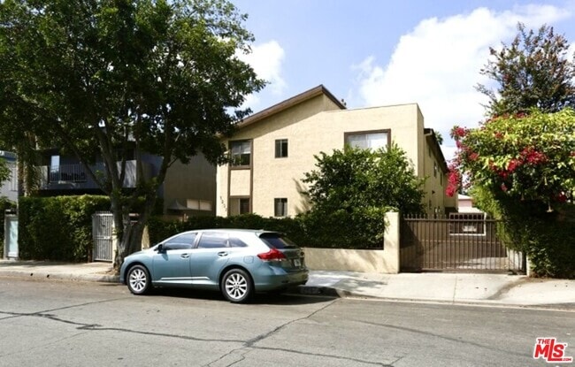 Primary Photo - 1237 N Ogden Dr