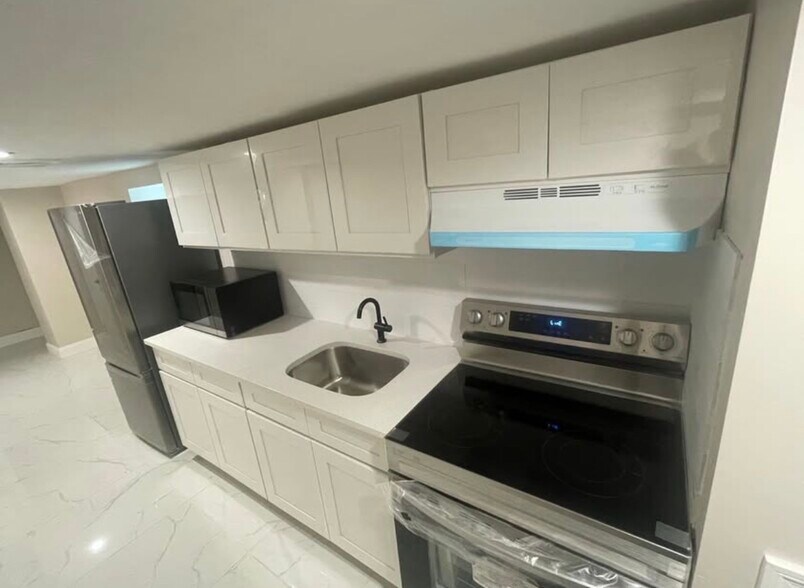 Building Photo - 14307 130th Ave