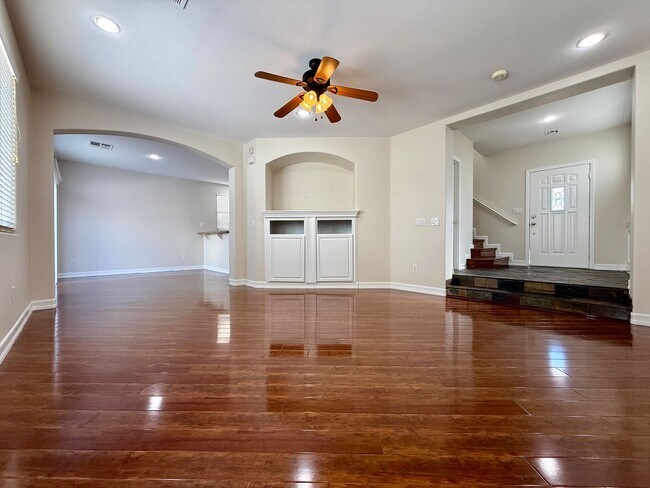 Building Photo - 3 Bedrooms | 2.5 Bathrooms-