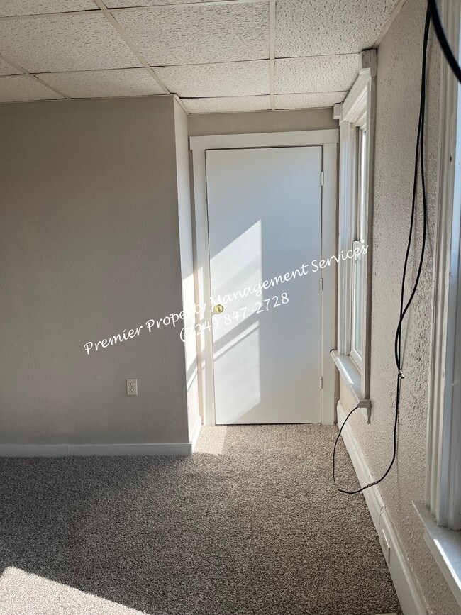 Building Photo - 2727 9th Ave