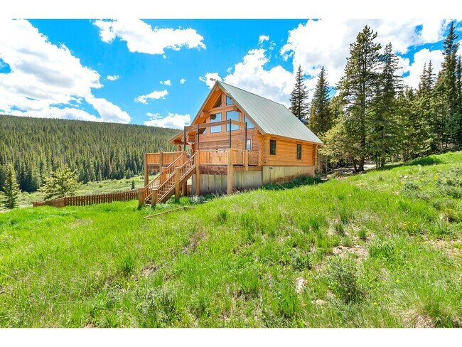 Building Photo - Beautiful Home on 10 Actre