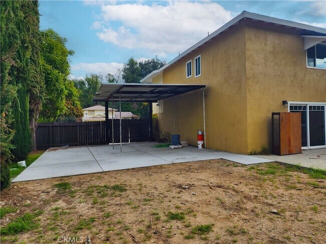 Building Photo - 2523 Deerpark Dr