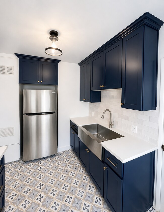 Building Photo - Remodeled 2BR in NoHo – New Kitchen, 2 Parking Spaces, Walk to NoHo West Mall