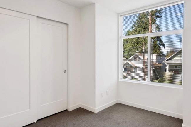 Building Photo - 2 bedroom in Seattle WA 98103