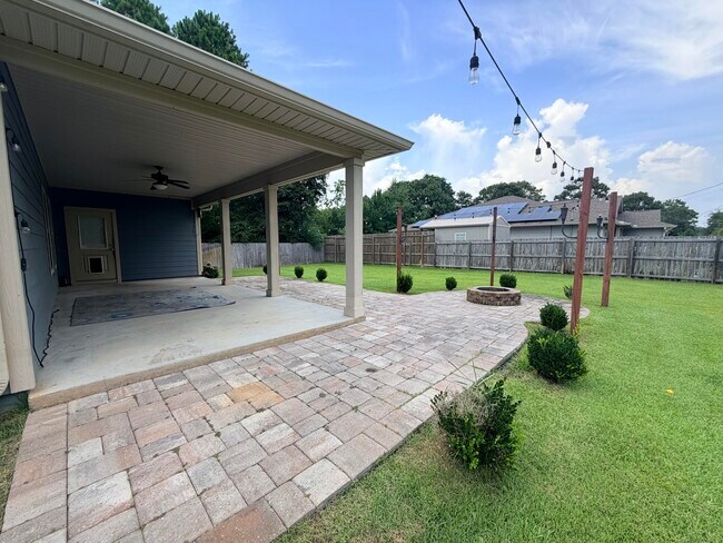 Building Photo - 9186 Sunset Dr