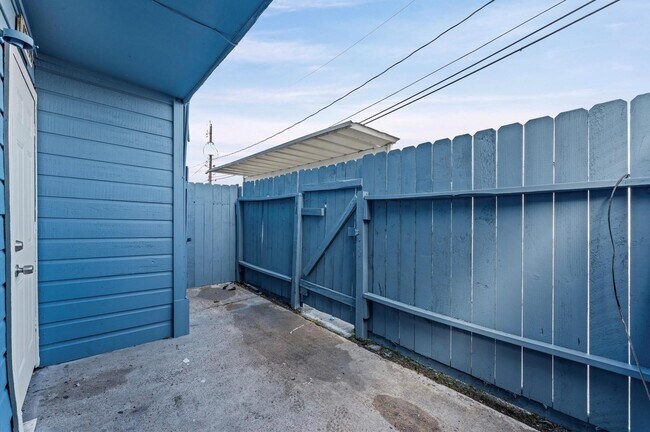 Building Photo - 12206 Ormandy St