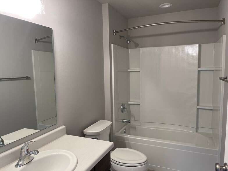 Building Photo - 718 Sugar Maple Ln
