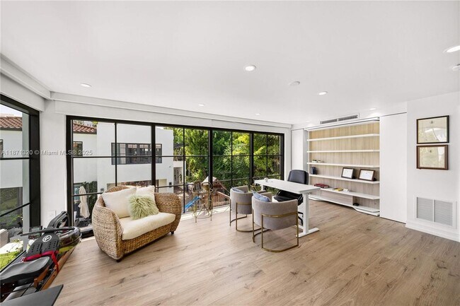 Building Photo - 5728 Pine Tree Dr