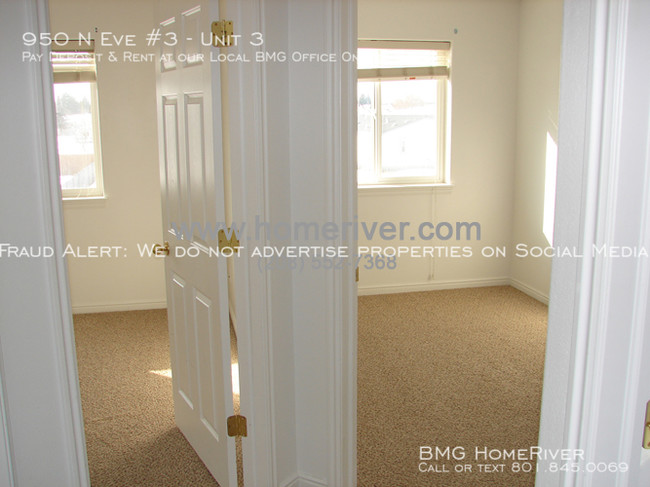 Building Photo - 950 Eve Dr