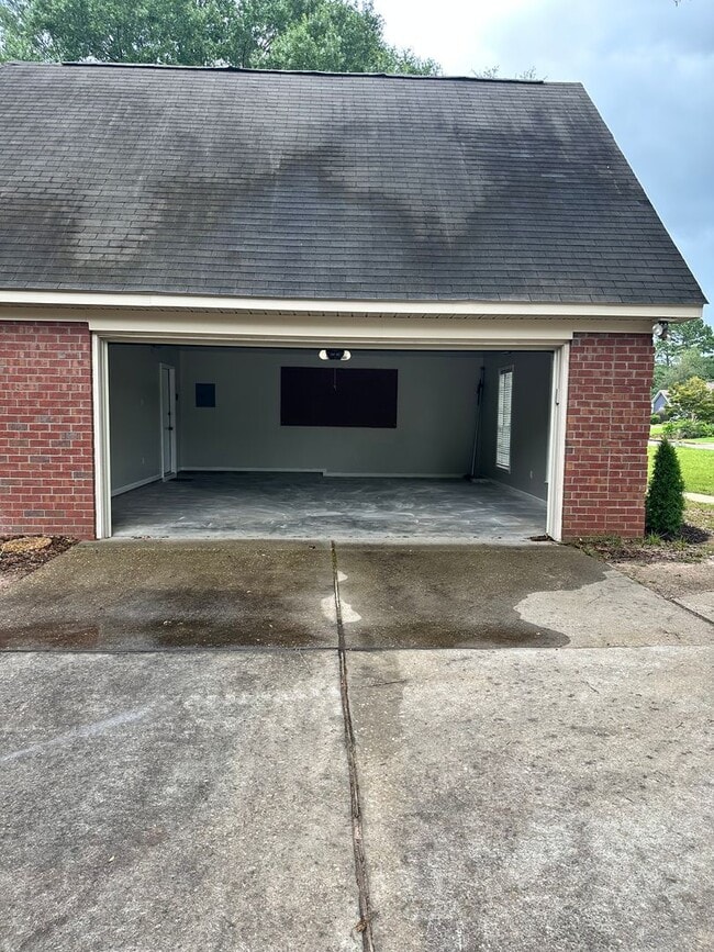 Building Photo - Gorgeous Home in Dothan, AL