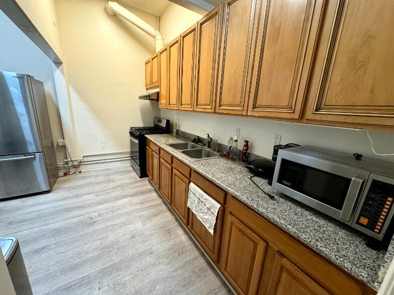 Building Photo - 1348 Park St