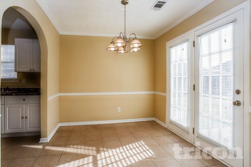 Building Photo - 5020 Towne Park Dr